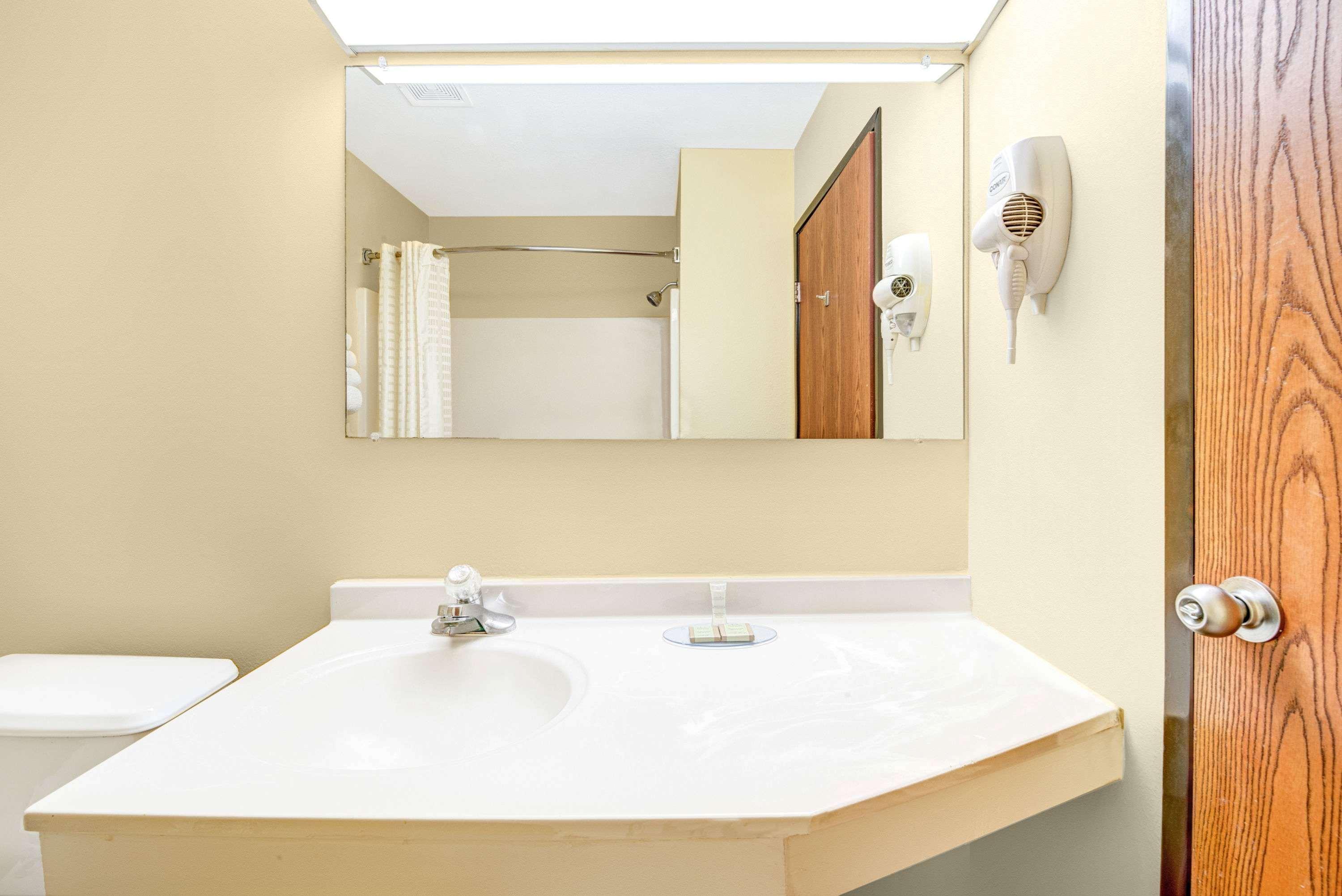 Super 8 By Wyndham Mckinney/Plano Area Buitenkant foto