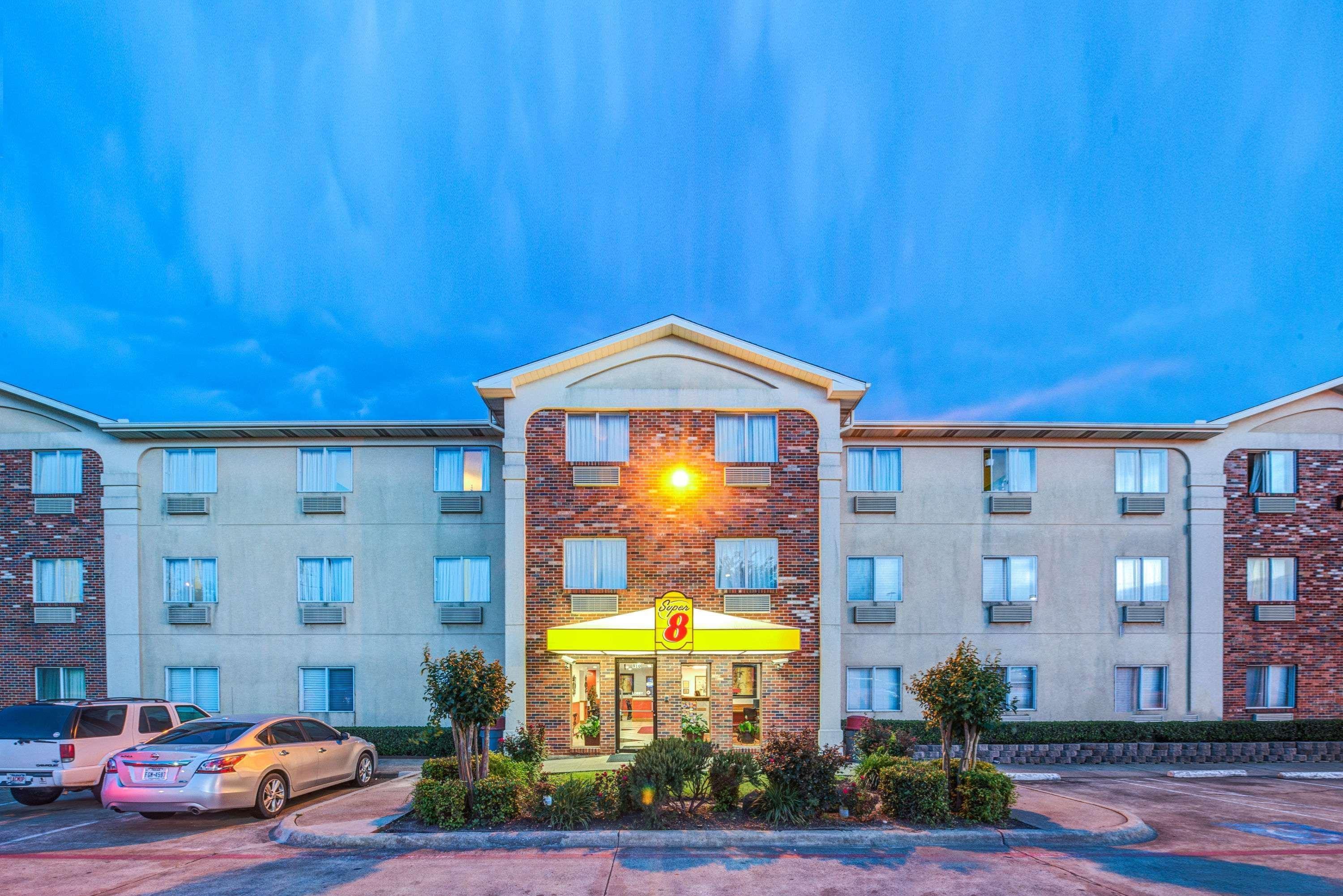 Super 8 By Wyndham Mckinney/Plano Area Buitenkant foto