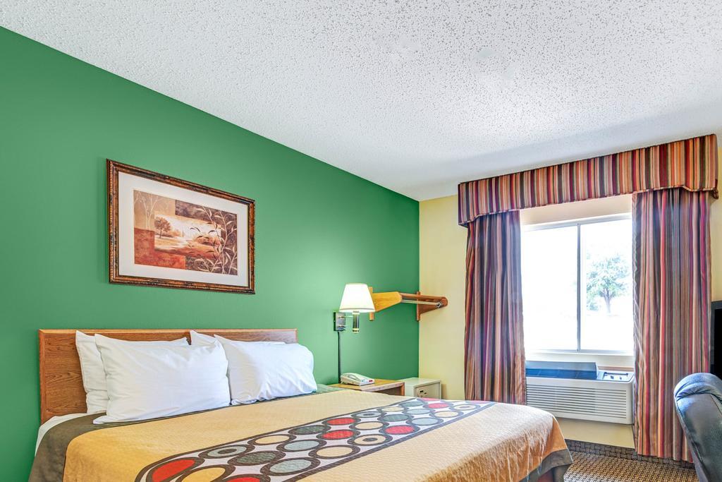 Super 8 By Wyndham Mckinney/Plano Area Buitenkant foto